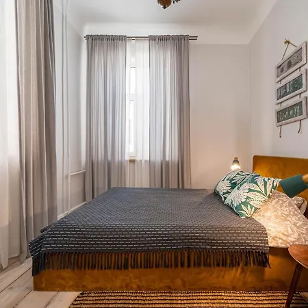 White Lux Next To The Old Town With Free Parking And High Speed Internet Apartment