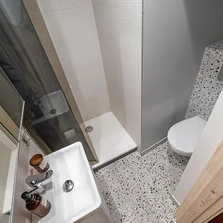 White Lux Next To The Old Town With Free Parking And High Speed Internet Apartment