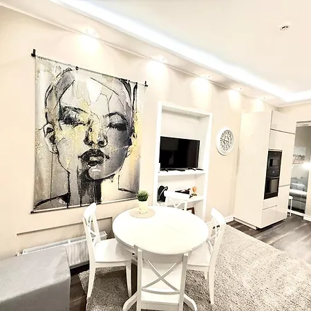 White Lux Next To The Old Town With Free Parking And High Speed Internet Apartment