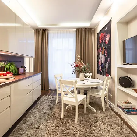 White Lux Next To The Old Town With Free Parking شقة *