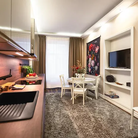 아파트 White Lux Next To The Old Town With Free Parking *