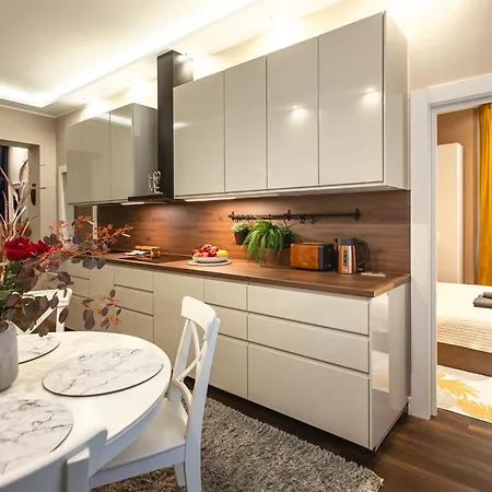 White Lux Next To The Old Town With Free Parking شقة