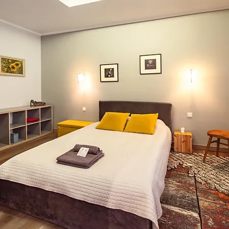 Апартаменты White Lux Next To The Old Town With Free Parking