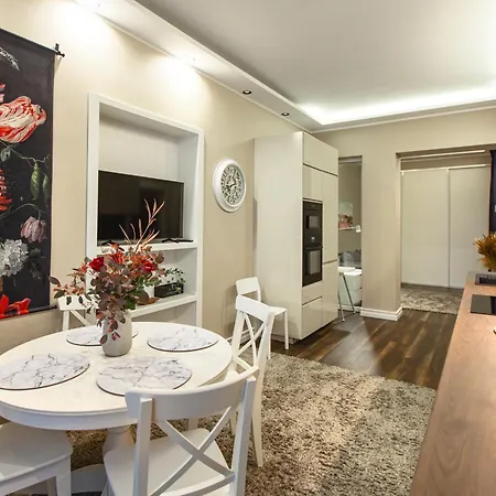 White Lux Next To The Old Town With Free Parking شقة *
