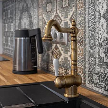 Апартаменти White Lux Next To The Old Town With Free Parking Рига